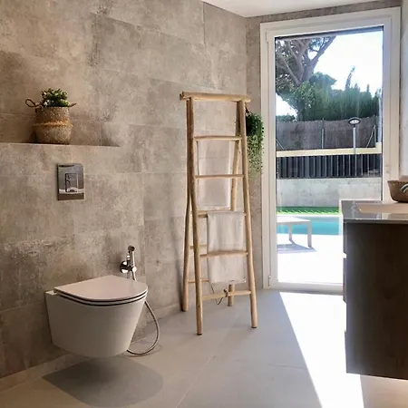 Naramia Sagaro - With Pool-garden-10 Pax С'Агаро