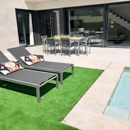 Naramia Sagaro - With Pool-garden-10 Pax Дом отдыха