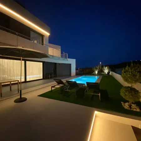 Naramia Sagaro - With Pool-garden-10 Pax Дом отдыха