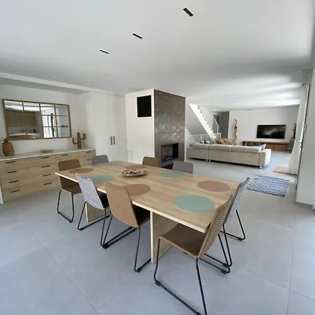 Дом отдыха Naramia Sagaro - With Pool-garden-10 Pax *