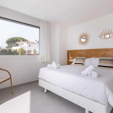 Naramia Sagaro - With Pool-garden-10 Pax С'Агаро