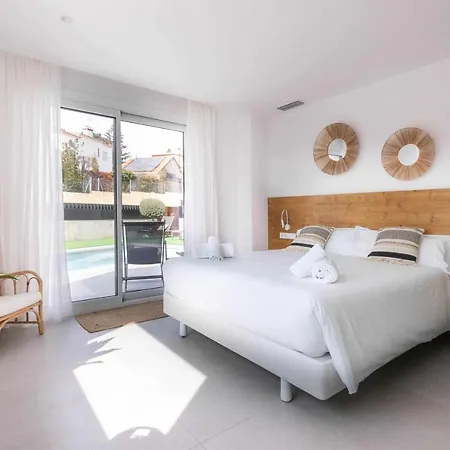 Naramia Sagaro - With Pool-garden-10 Pax Дом отдыха С'Агаро