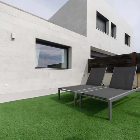 Дом отдыха Naramia Sagaro - With Pool-garden-10 Pax *