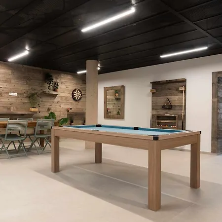 Naramia Sagaro - With Pool-garden-10 Pax С'Агаро