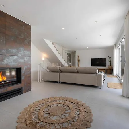 Дом отдыха Naramia Sagaro - With Pool-garden-10 Pax *