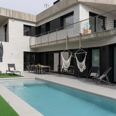 Naramia Sagaro - With Pool-garden-10 Pax С'Агаро