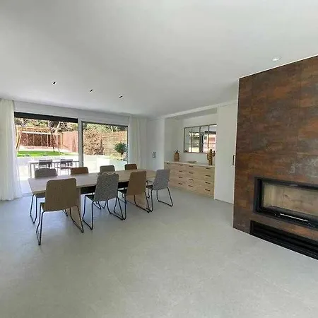 Дом отдыха Naramia Sagaro - With Pool-garden-10 Pax С'Агаро